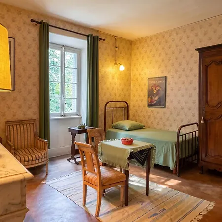 Historique A Berrias-et-casteljau, 350 M² Avec Piscine Privee *